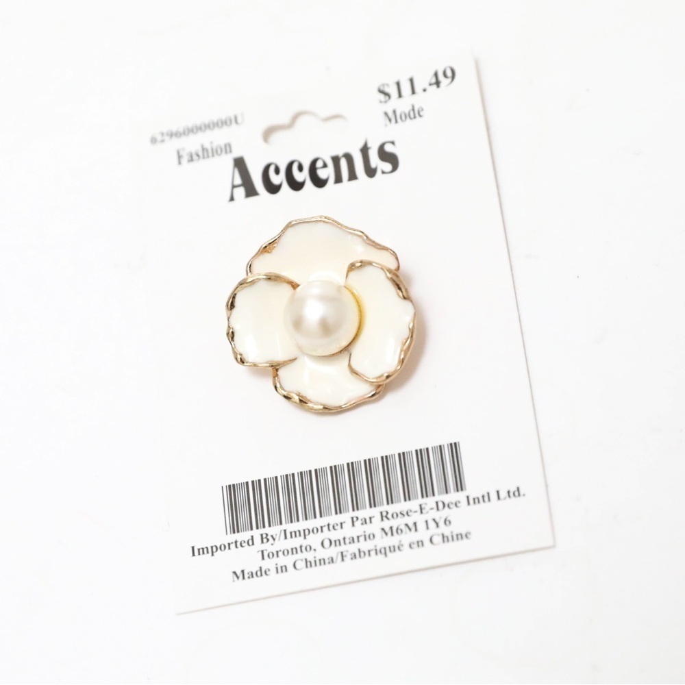 NWT Floral enamel brooch white gold tone retro flower faux pearl new boogie ligh
